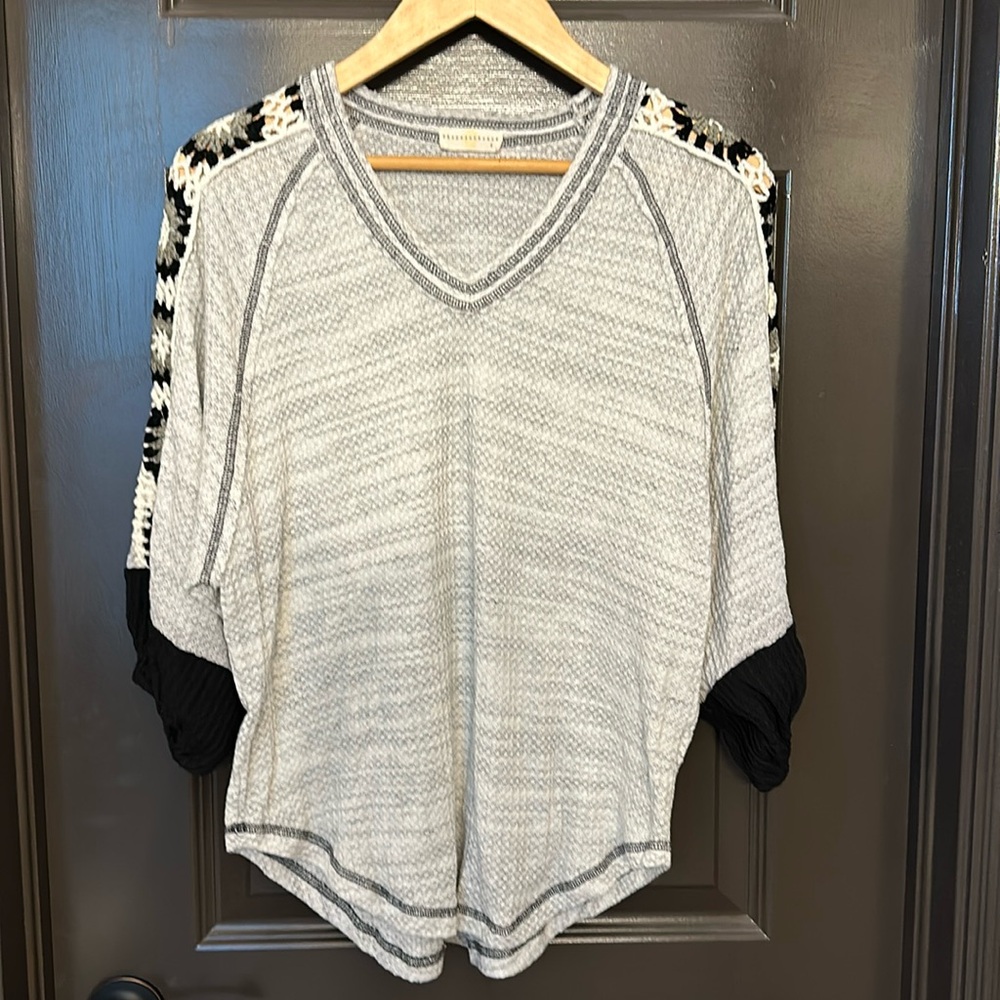 Pretty, lightweight sweater by Chrysanthemum, size S